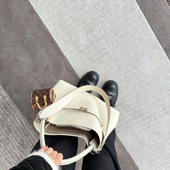 Cream Shoulder Bag with Silver Hardware and Top Handle - Picture 4 of 6